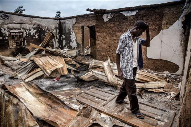 300 tay súng tấn một ngôi làng ở Nigeria, 15 người thương vong