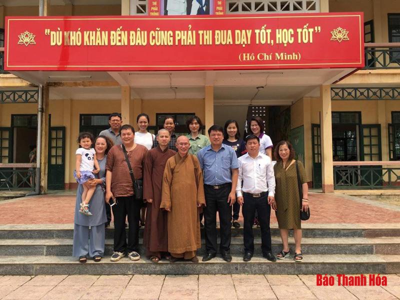 Hàng chục học sinh xã Quang Hiến (Lang Chánh) được hỗ trợ từ các nhà hảo tâm