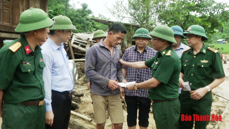 Đoàn công tác của Bộ Tư lệnh Biên phòng chỉ đạo khắc phục hậu quả lũ lụt tại bản Sa Ná