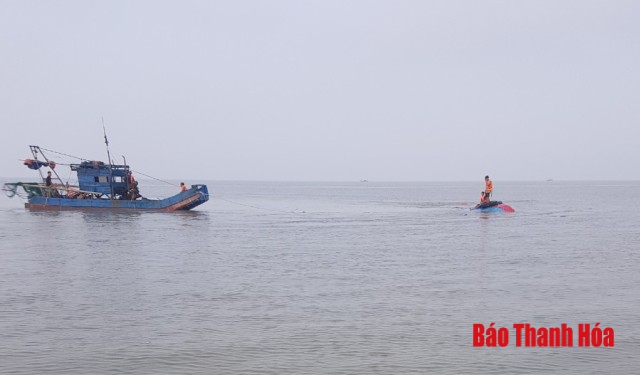 BĐBP Thanh Hóa cứu nạn 6 ngư dân bị chìm tàu trên biển