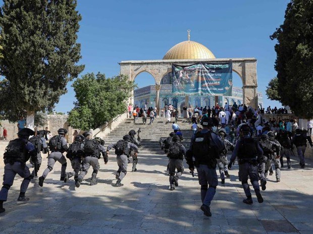 Cảnh sát Israel và người Palestine đụng độ tại đền Al-Aqsa ở Jerusalem