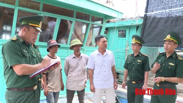 BĐBP Thanh Hóa khẩn trương kêu gọi tàu thuyền tránh trú bão số 4 