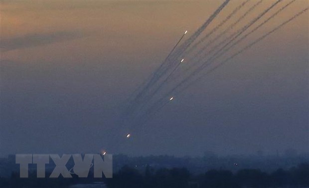 Israel tiến hành một loạt vụ không kích Gaza trả đũa các vụ bắn rocket