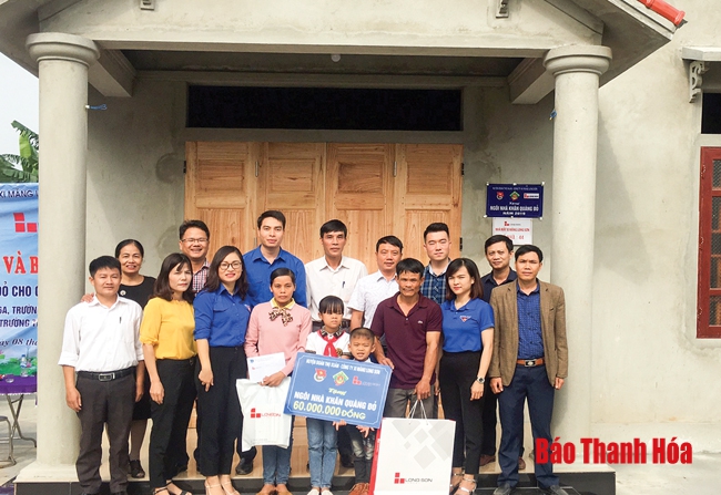Khánh thành ngôi nhà “Khăn quàng đỏ” cho học sinh có hoàn cảnh khó khăn tại huyện Thọ Xuân