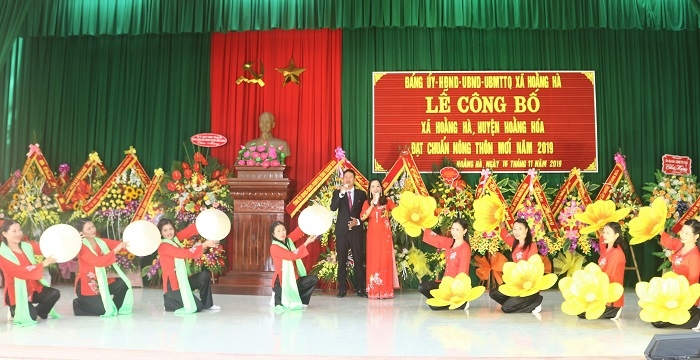 Xã Hoằng Hà (Hoằng Hóa) đón Bằng công nhận xã đạt chuẩn nông thôn mới