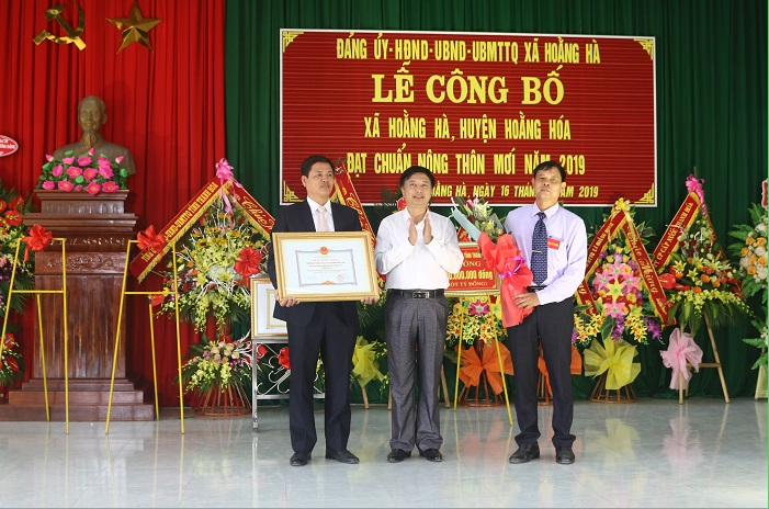 Xã Hoằng Hà (Hoằng Hóa) đón Bằng công nhận xã đạt chuẩn nông thôn mới