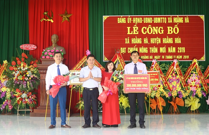 Xã Hoằng Hà (Hoằng Hóa) đón Bằng công nhận xã đạt chuẩn nông thôn mới