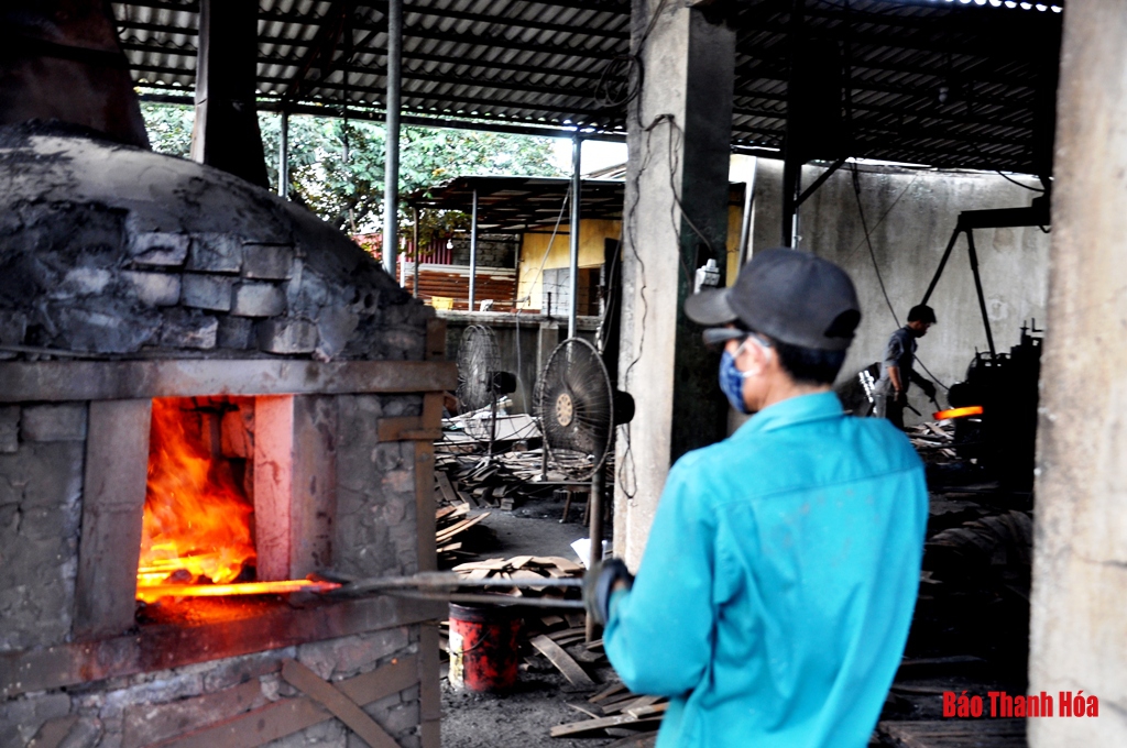 Làng nghề vào Tết: Làng rèn đỏ lửa suốt ngày đêm