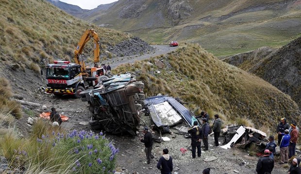 Xe buýt lao xuống vực ở Bolivia khiến ít nhất 15 người thiệt mạng