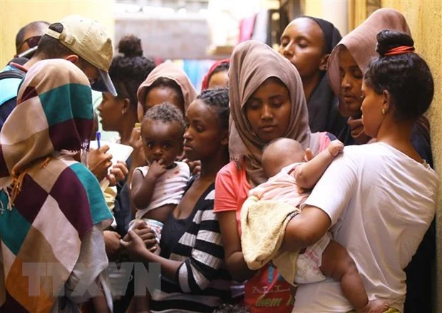 Hơn 100 người di cư trái phép tại Libya tự nguyện hồi hương
