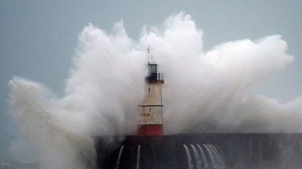 Châu Âu bị ảnh hưởng nặng do bão Ciara, sức gió mạnh nhất gần 200 km/h