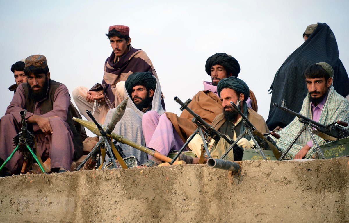 Taliban tấn công liên tiếp vào các doanh trại quân đội Afghanistan