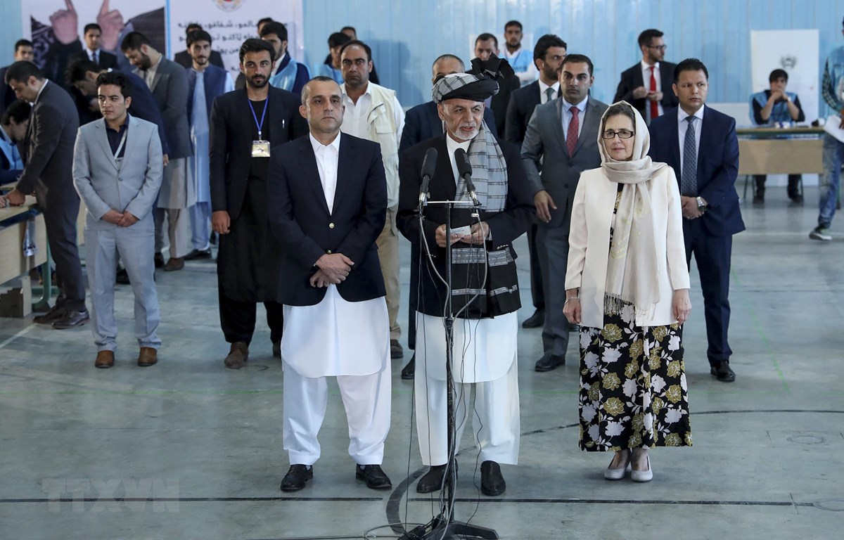 Tổng thống tái cử Afghanistan Ghani đối mặt khó khăn chồng chất