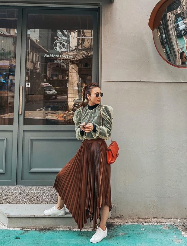 Sắc hồng thống trị phong cách street style tuần qua của dàn sao Việt