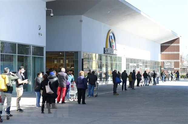 Dịch COVID-19: Đức lập “cầu hàng không”, Italy kêu gọi dân đoàn kết