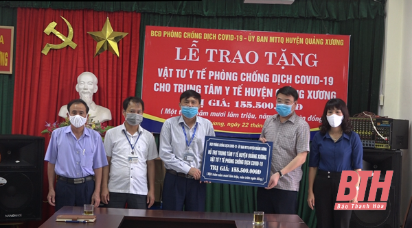 Huyện Quảng Xương: Trao tặng vật tư y tế trị giá trên 275 triệu đồng cho Bệnh viện Đa khoa và Trung tâm y tế