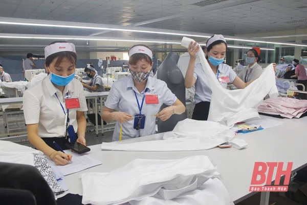 Nỗ lực thực hiện mục tiêu kép trong sản xuất, kinh doanh