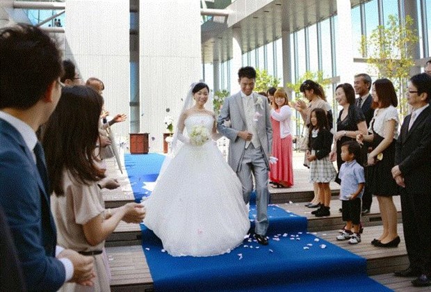 Nhật Bản tăng trợ cấp lên tới gần 6.000 USD để khuyến khích kết hôn