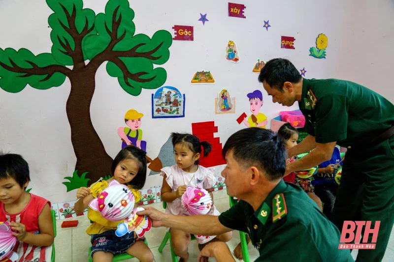 Chiến sĩ vùng biên “thắp lửa” đêm trăng rằm