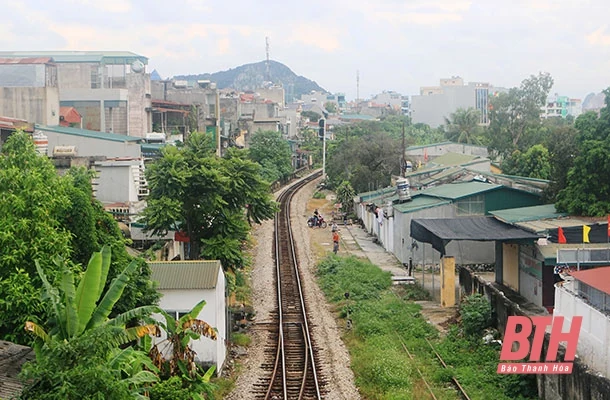 Giữ an toàn khi sống cạnh đường ray