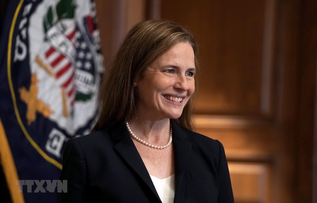 Mỹ: Bà Amy Coney Barrett trở thành Thẩm phán Tòa án Tối cao
