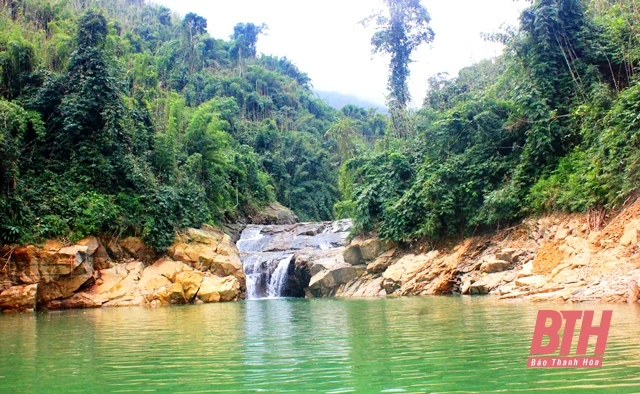 Thắng tích hồ Cửa Đạt