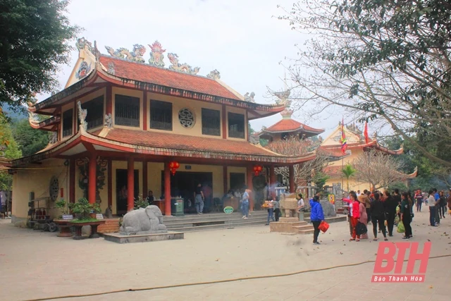 Thắng tích hồ Cửa Đạt