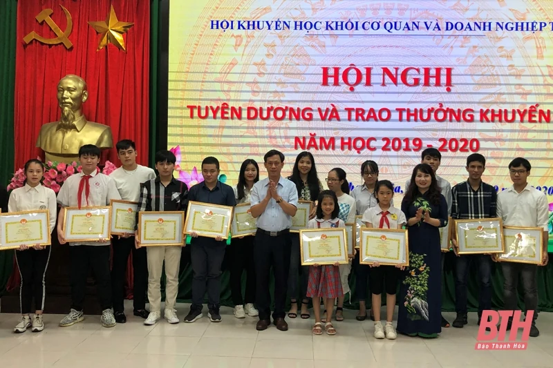 Công tác khuyến học, khuyến tài ở Hội Khuyến học Khối Cơ quan và Doanh nghiệp tỉnh