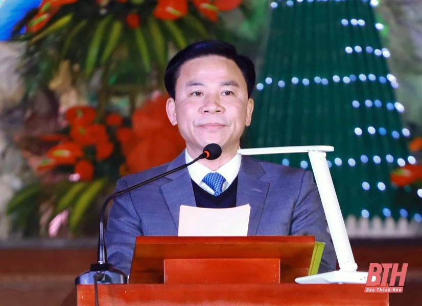Đồng chí Đỗ Trọng Hưng, Bí thư Tỉnh ủy, Chủ tịch HĐND tỉnh, Trưởng đoàn ĐBQH tỉnh dự, chúc mừng Lễ Giáng sinh năm 2020