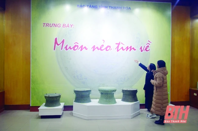 “Muôn nẻo, tìm về”