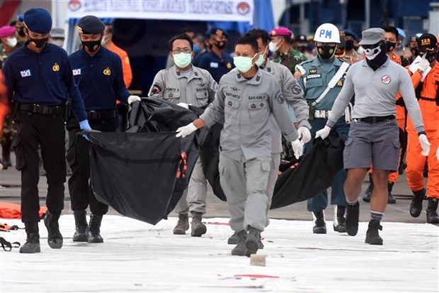 Vụ máy bay rơi tại Indonesia: Ngừng chiến dịch tìm kiếm các nạn nhân