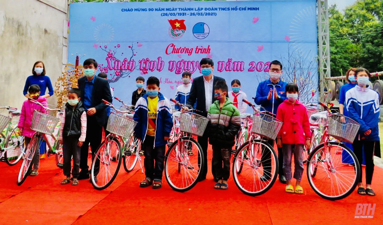 Ngân hàng Chính sách xã hội Thanh Hóa tặng quà tết cho hộ nghèo, gia đình chính sách