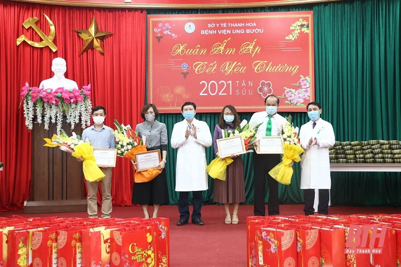 Xuân ấm áp - Tết yêu thương cho bệnh nhân ung thư ở Bệnh viện Ung bướu Thanh Hóa