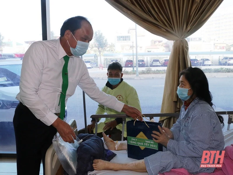 Xuân ấm áp - Tết yêu thương cho bệnh nhân ung thư ở Bệnh viện Ung bướu Thanh Hóa