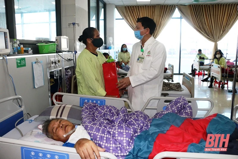 Xuân ấm áp - Tết yêu thương cho bệnh nhân ung thư ở Bệnh viện Ung bướu Thanh Hóa