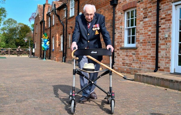“Đại úy Tom” của nước Anh qua đời ở tuổi 100 vì mắc COVID-19