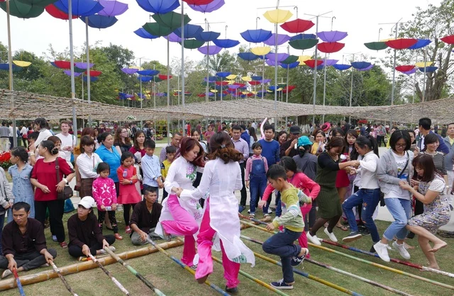 Quen với sự khác thường, để điều bình thường sớm trở lại