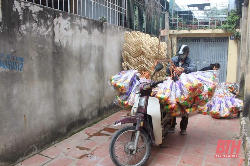 Nhộn nhịp làng nghề sản xuất hoa giấy ở Mật Sơn dịp cuối năm