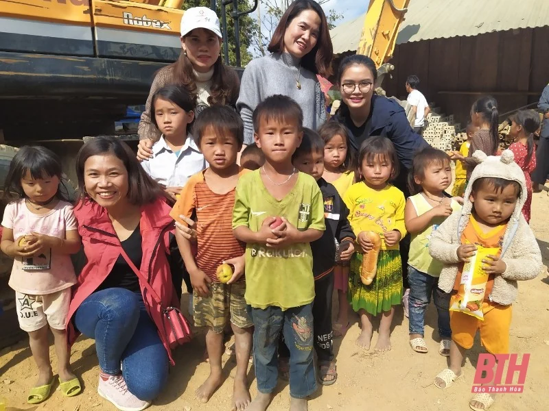 Tập đoàn Hua Li - Công ty TNHH Giầy Alena Việt Nam trao quà tết tri ân công nhân, lao động và hỗ trợ hộ nghèo