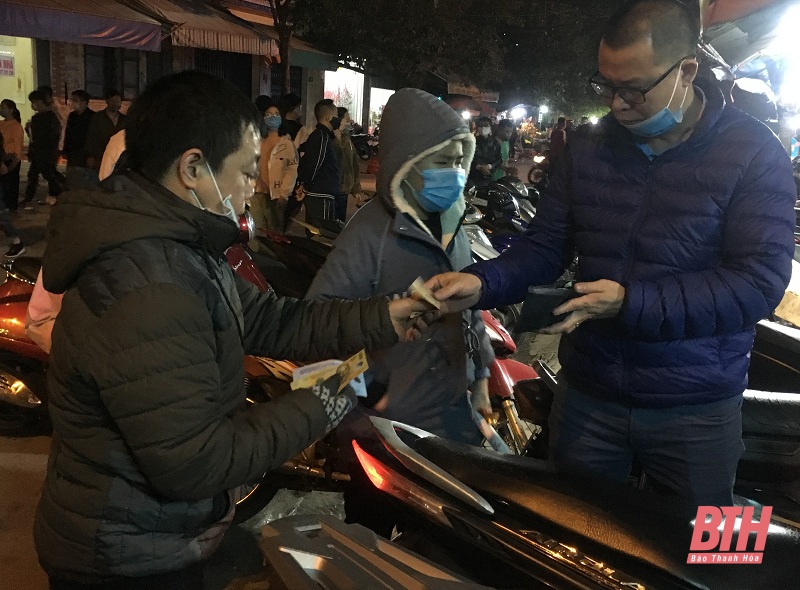 Mưu sinh thời khắc đêm giao thừa