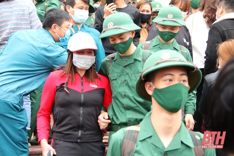 Những hình ảnh xúc động ngày tòng quân