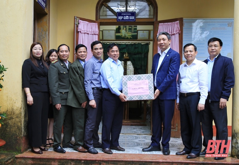 Phó Chủ tịch UBND tỉnh Lê Đức Giang thăm và làm việc với các đơn vị quản lý và bảo vệ rừng huyện Lang Chánh