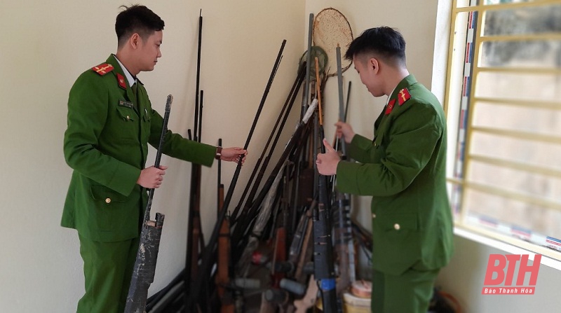 Công an huyện Bá Thước vận động Nhân dân giao nộp 47 súng tự chế