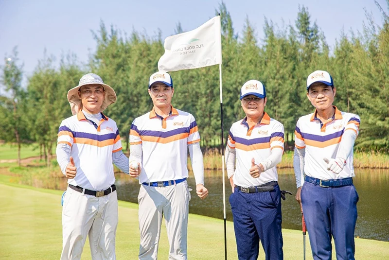 FLCHomes trao giải thưởng Hole - in - one 10 tỷ đồng cho golfer Nguyễn Thanh Anh