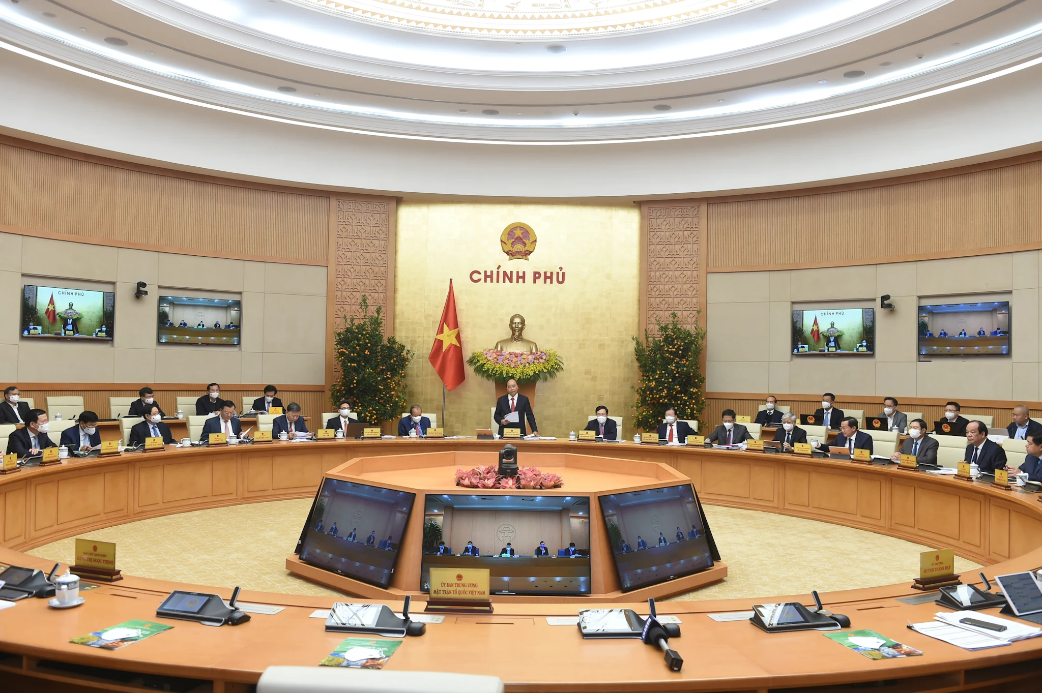 Không có tư tưởng cầm chừng, ỷ lại, chờ đợi lúc ‘giao thời’