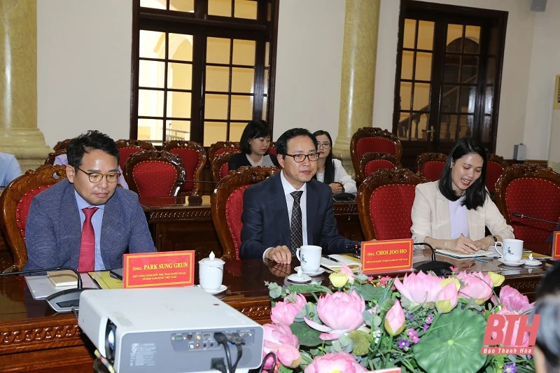 Đồng chí Bí thư Tỉnh ủy và Chủ tịch UBND tỉnh tiếp, làm việc với Tổng Giám đốc Tổ hợp Samsung Việt Nam