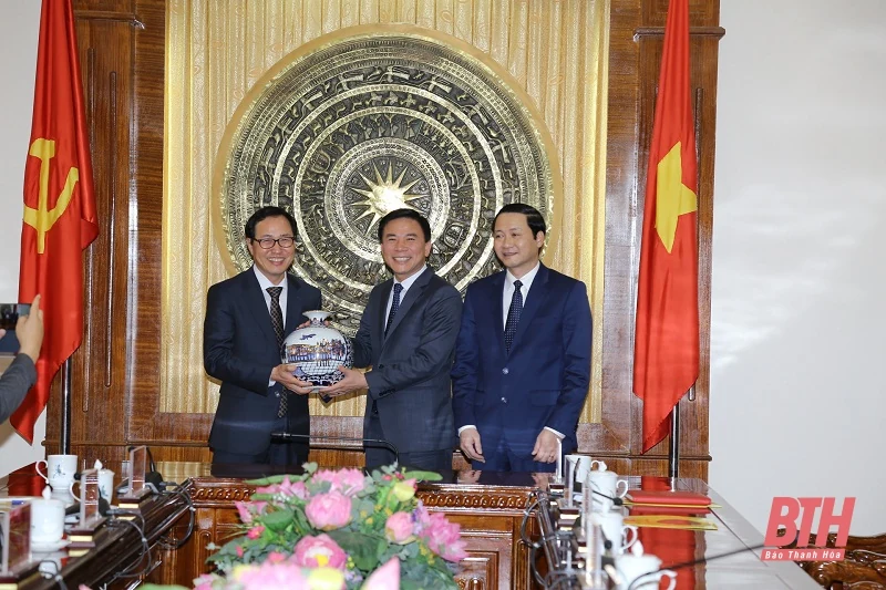 Đồng chí Bí thư Tỉnh ủy và Chủ tịch UBND tỉnh tiếp, làm việc với Tổng Giám đốc Tổ hợp Samsung Việt Nam