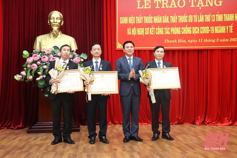 Thanh Hóa trao tặng danh hiệu Thầy thuốc Nhân dân, Thầy thuốc Ưu tú lần thứ XIII và sơ kết công tác phòng, chống dịch COVID-19