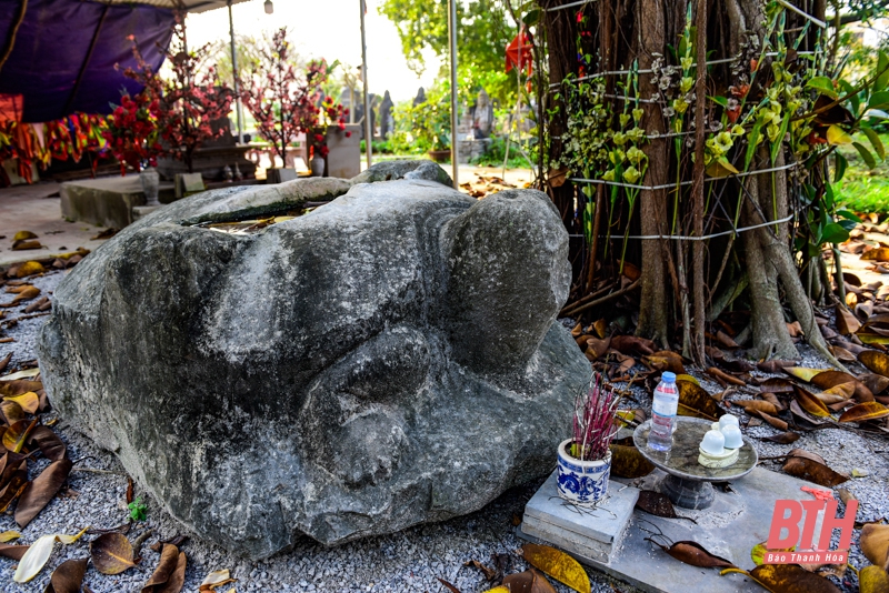 Lăng mộ đá hàng trăm năm tuổi ở thành phố Thanh Hoá