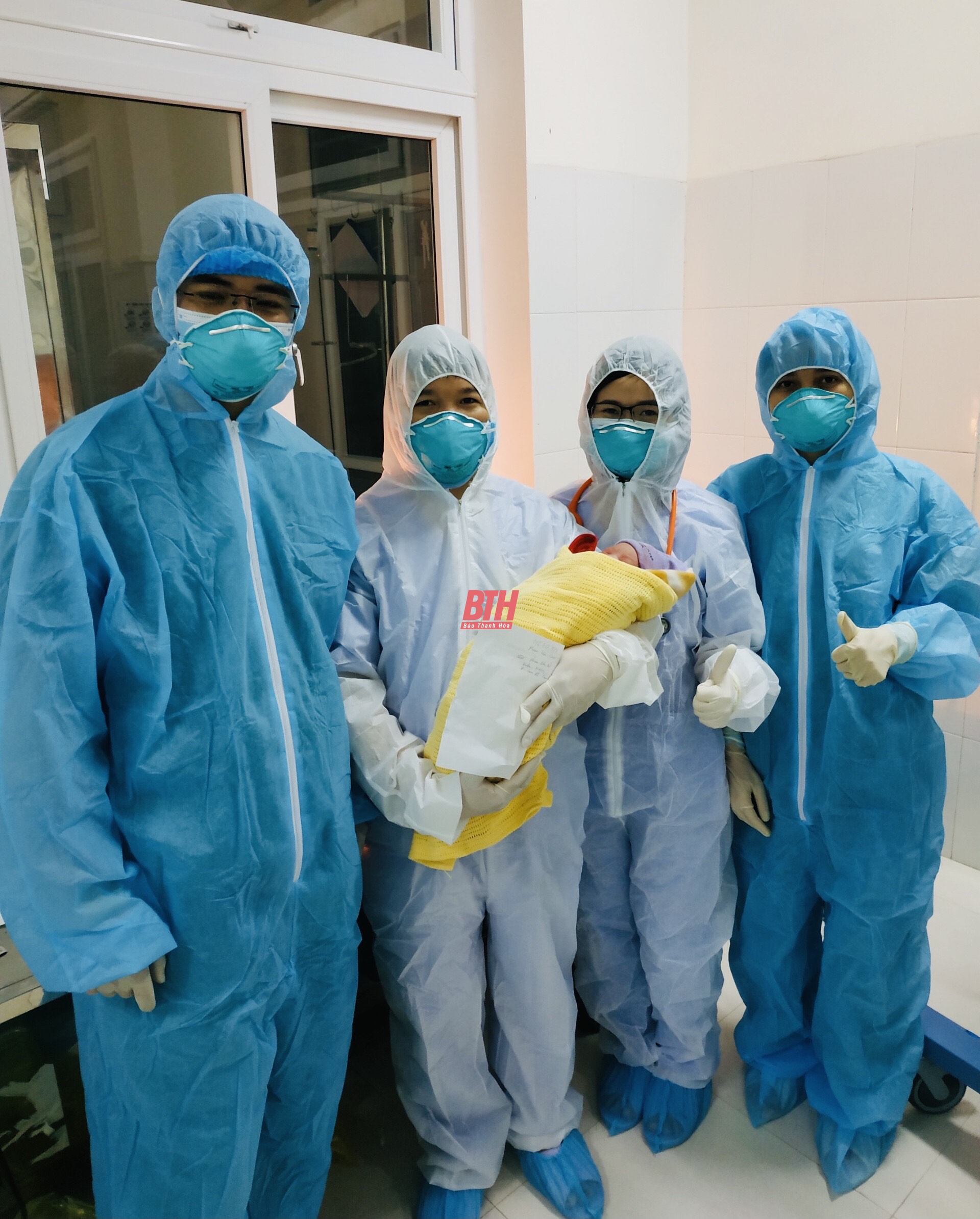 Mổ đẻ thành công thai phụ đang cách ly phòng chống dịch COVID-19 tại Bệnh viện Phổi Thanh Hoá